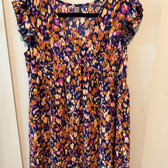 3 Mini Flowy Women Style Dresses - Picture 2 of 10